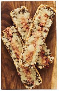 Zapiekanka z pieczarkami, serem, ketchupem i szynką, 150 g
